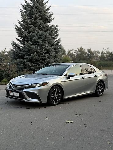 prius s: Toyota Camry: 2021 г., 2.5 л, Автомат, Гибрид, Седан — 1