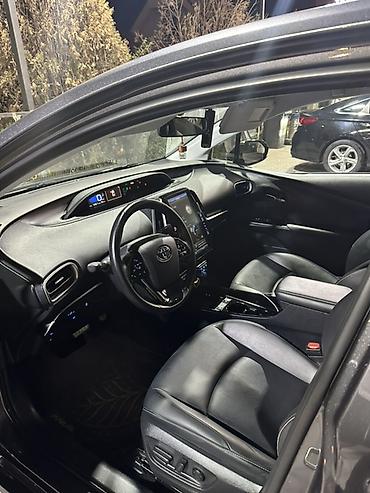 byd e6: Toyota Prius: 2020 г., Гибрид, Хэтчбэк — 3