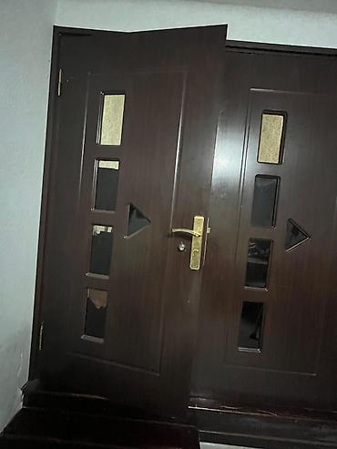 Digər mebel: Plasmas qapi 80 manat
Taxta qapilar biri 70 manat — 5