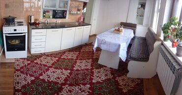 Посуточная аренда домов: Сдаётся дом по суточно в центре города Каракол,просторный 5комн дом — 3