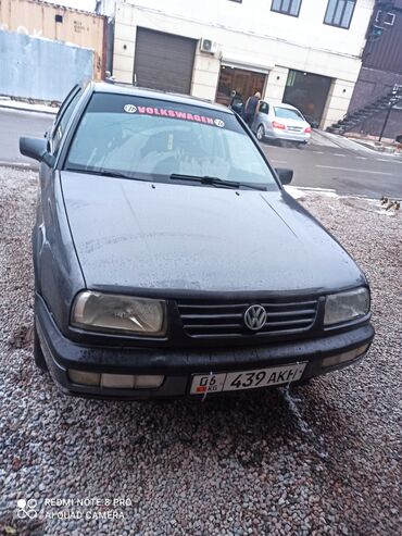 Volkswagen: Volkswagen Vento: 1992 г., 2 л, Механика, Бензин, Седан