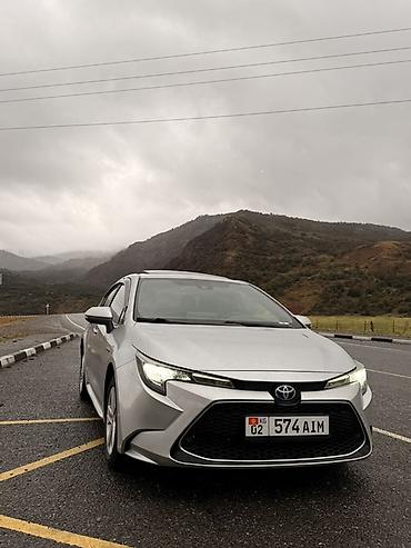 краун 2023: Toyota Corolla: 2021 г., 1.8 л, Вариатор, Гибрид, Седан — 1