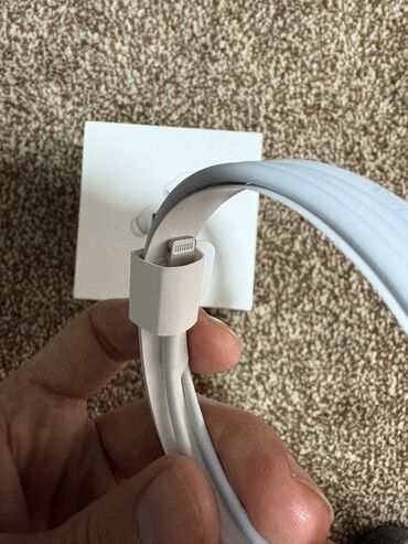 Зарядные устройства: Новый зарядный кабель Lightning для айфона оригинал от комплекта