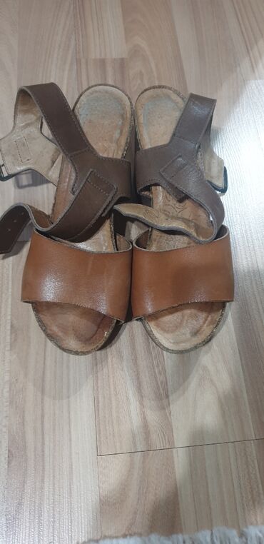 ���������� �������������� ������������������ в Кыргызстан | Босоножки, сандалии, шлепанцы: Продаю кожаные босоножки. Смотрятся на ноге очень красиво и модно