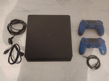 PS4 (Sony Playstation 4): Plesdesin 4 silim ustunde 2 pult verilir. Ustada olmayıb plobuna kimi