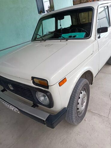 chevrolet niva: VAZ (LADA) 4x4 Niva: 0.6 l | 1984 il | 10000 km Sedan