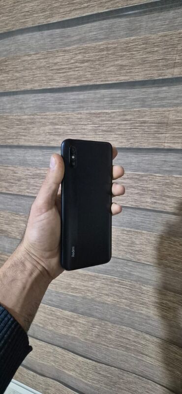 Redmi: Super vezyetde di 2 ci tel kimi istifadə olunub eziyi ciziqi donmaqi — 9