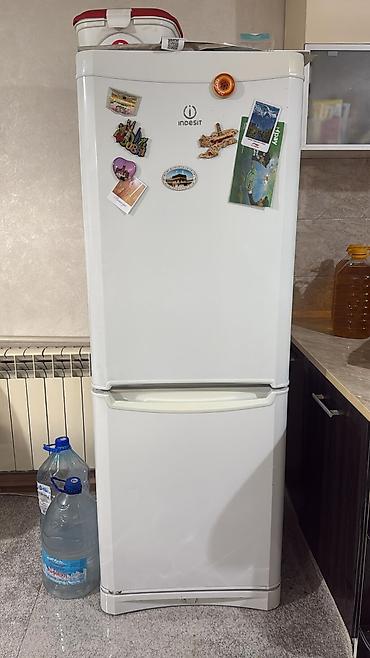 Холодильник Indesit, Б/у, Двухкамерный