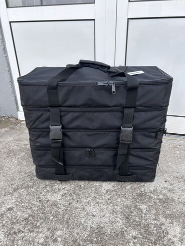 burberry torba u: Kofer za obuću Novo očuvano bez oštećenja! ! Dimenzije: V53cm Š63cm