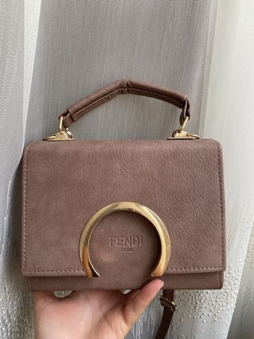 женская блуза летучая мышь: Сумка на плечо, Fendi