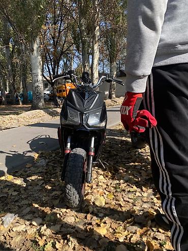 Скутер/мопед городской, спортивный дизайн - Кузов: агрессивная
