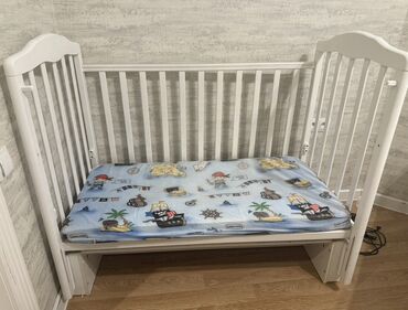 где можно купить матрас на кровать: Отдам ! Датскую кроватку с матрасом . 
Самовывоз