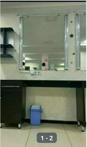 готовый бизнес фас фуд: Продаю Парикмахерский стол с зеркалом.зеркало 2500сом стол 3000