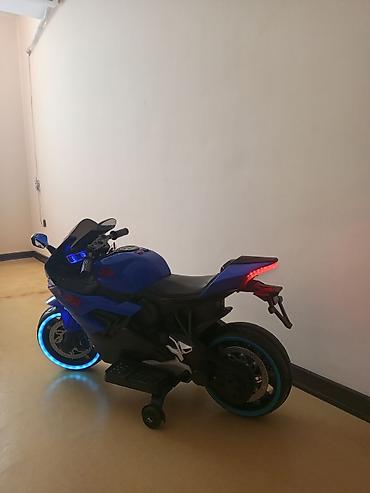 usaq yemek masa: Uşaq üçün elektrikli motosiklet – idman stili, mavi rəng — 2