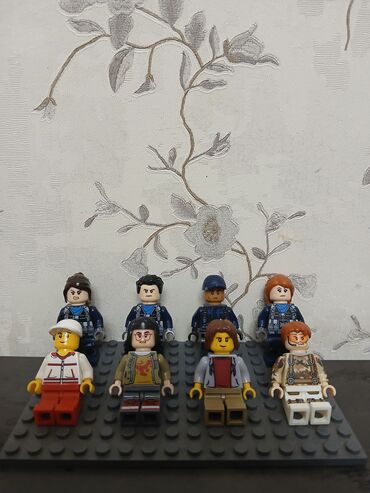 Nənnilər: Lego minifigurlar satilir tek tek satilir hamisini birlikde alana