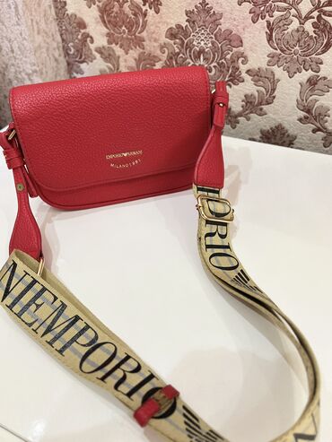 xacmaz qizil instagram: Çiyin çantası, Armani Exchange, Yeni