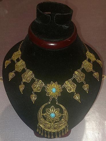 xari bulbul boyunbagi: Zərgər sənəti boyunbağı - Material: sarı metal ərintisi (qızılı — 1