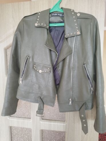 женский джемпер: 1)Кожаный пиджак 1000сом(46-размер) 2)Зимнее пальто 500сом(46-размер)