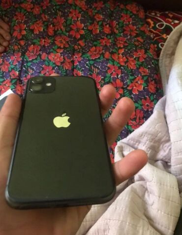 Apple iPhone: IPhone 11, Б/у, 128 ГБ, Jet Black, Наушники, Зарядное устройство, Защитное стекло, В рассрочку, 88 %