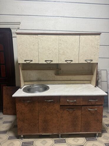 пекарня оборудование: Кухонный гарнитур с мойкой Состав и планировка: - Напольный модуль на