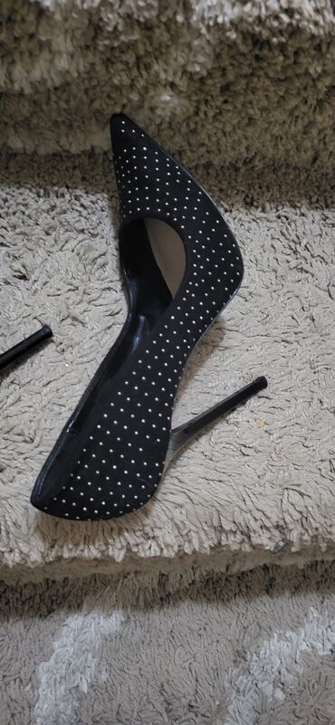 Salonke: Salonke, Zara, 39 — 2