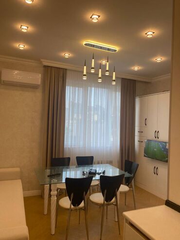 Uzunmüddətli kirayə mənzillər: Sahil metrosuna yaxın, köhnə tikili, 5 mərtəbəli binanın 4-cü — 5