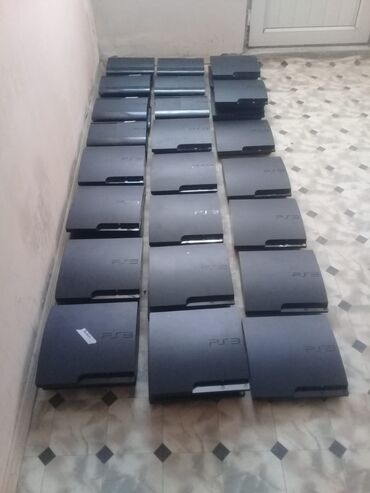 PS3 (Sony PlayStation 3): Xaricden gelme Playstation 3 oyun konsolları satılır. Her biri