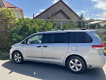 китайские минивены: Toyota Sienna: 2011 г., 3.5 л, Автомат, Газ, Минивэн — 1