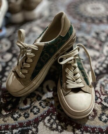 Другая женская обувь: Женская обувь (кеды) в хорошем состоянии, сандалии - новые. Все — 4