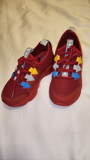 детские кроссовки для футбола: Uşaq idman ayaqqabısı – qırmızı rəng - Nəfəsalan mesh üst hissə