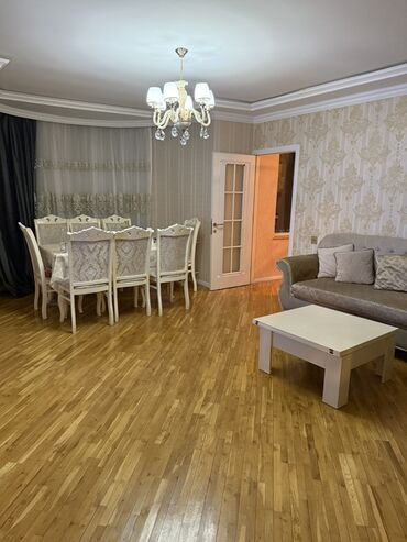 тап аз аренда квартир: Bu mənzil geniş və rahat yaşayış sahəsi təklif edir. Otaqlar açıq
