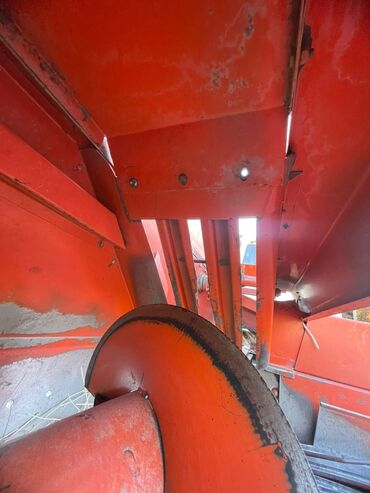 Тюковые пресс-подборщики: Тюковый пресс-подборщик (поршневой), красный. Назначение: - Подбор — 9