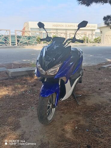 Mopedlər,skuterlər: - Yamaha 150 sm3, 2022 il, 8900 km