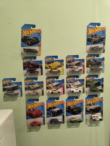 Oyuncaqlar: HOT WHEELS 
hər biri 10 azn