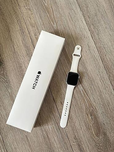 jack 4: Apple Watch SE 2 с белым спортивным ремешком - Корпус из алюминия — 3