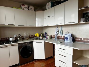 metbex stolu islenmis: Mətbəx mebeli 250₼. ümumi uzunlugu 4.95 sm. Üzərində heç nə