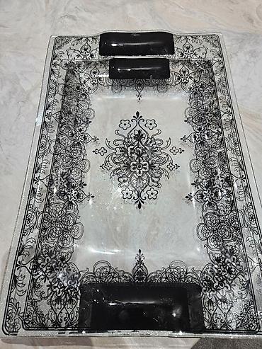 qara sam: Şüşə servis listi – düzbucaqlı forma, qara dekorativ naxışlı dizayn — 1