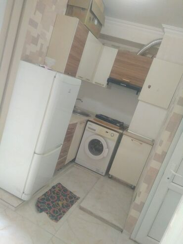 Qoruyucu plyonka və şüşələr: Kiraye verilir 1 otaq esyali su daimi qaz var binada lift var