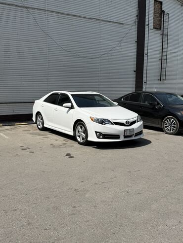 решетка на виндом: Toyota Camry: 2.5 л, Автомат, Бензин, Седан