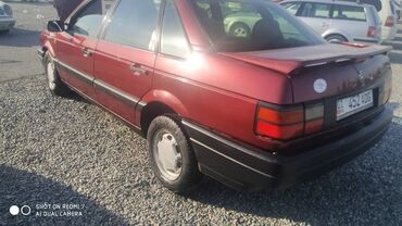 продаю пассат: Volkswagen Passat: 1993 г., 1.8 л, Механика, Бензин, Седан