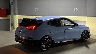byd e2 2024: Hyundai Veloster: 2019 г., Бензин, Хэтчбэк — 4