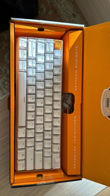 коробка от ноутбука: Клавиатура Glorious GMMK Compact White Описание по ссылке