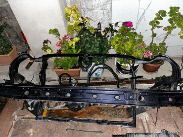 Digər avtomobil ehtiyat hissələri: Avtomobil buferinin dəstəyi üçün nəzərdə tutulmuş metal konstruksiya