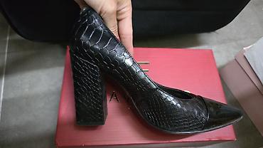 boots cizme: Crne ženske salonke sa visokim blok potpeticama - Elegantne klasične — 2