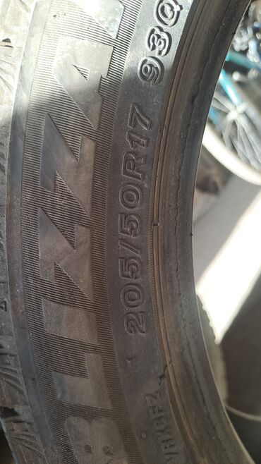 донголоктор авто: Шиналар 205 / 50 / R 17, Кыш, Жуп, Жеңил унаалар, Bridgestone