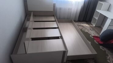 выдвижные кровати: Двуспальная кровать с выдвижным дополнительным спальным