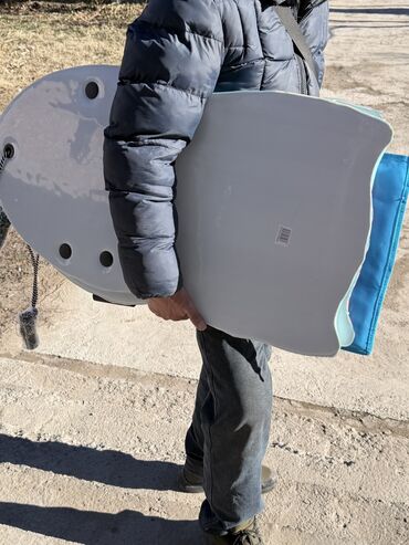 Санки и тюбинги: Прочные ледянки и санки для зимних покатушек. Ледянки: - Жесткая — 20