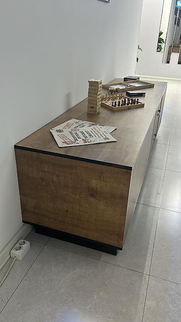 Digər mebel: Toplu ve tek tek de satilir.BOZ masa 40 AZN ideal veziyyetde(230sm — 1