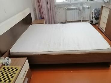 Ev və bağ: İki nəfərlik yataq dəsti - Ölçü: təxmini king/queen ölçülü (geniş iki — 2