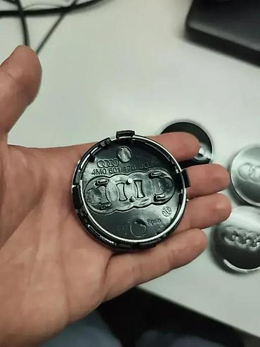 su 35 cena: AUDI CEPOVI ZA FELNE 61MM A4 A6 RS6 SIVI I CRNI 4M0 601 170 | Filip — 4